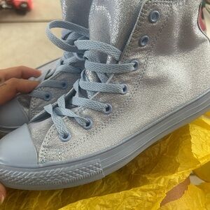 Light blue converse! Size 6 women’s new!